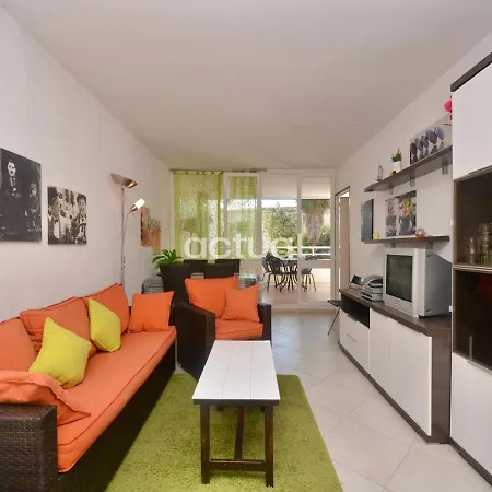 Politur J-18 Apartment *
